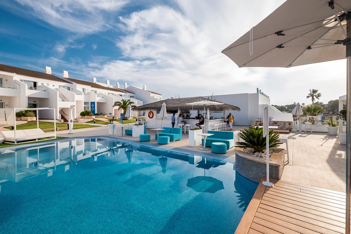 LagoResortMe's tweet photo. Lago Resort Menorca, la apuesta por la experiencia del cliente en el sector hotelero ¡Gracias por la difusión Asociación Hotelera de #Menorca - #ASHOME!
-Primer hotel en bicicleta amigable
- Centro de Experiencias 
#Menorca #LagoResortMenorca #eficiencia #medioambiente https://t.co/5bAhT5J1Bp