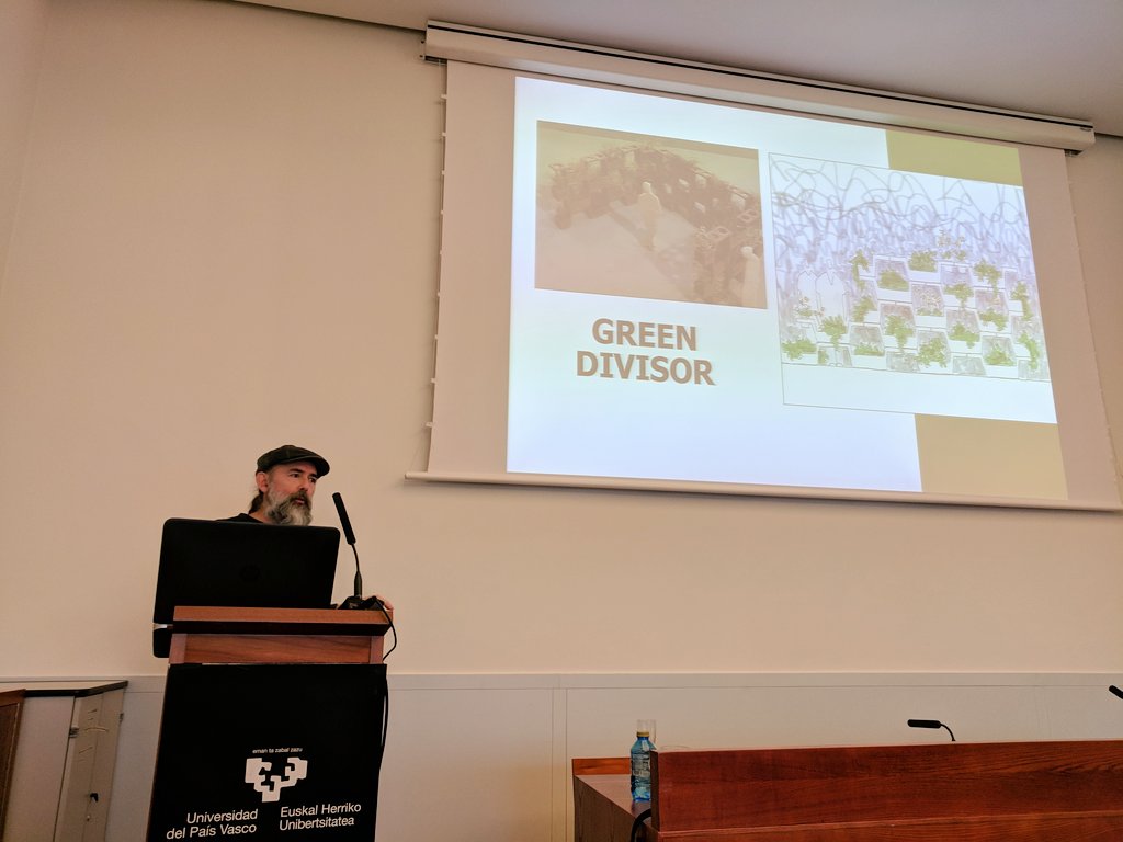 faraondemetal's tweet photo. Jon Abad expone los entresijos de #greendivisor Uno de los pilotos financiados por @openmaker
#BBDW18 #hyperdesign #indus_maker #Digital #makermovement @enpresadigitala @BiDC_eus https://t.co/baXfYNClQl