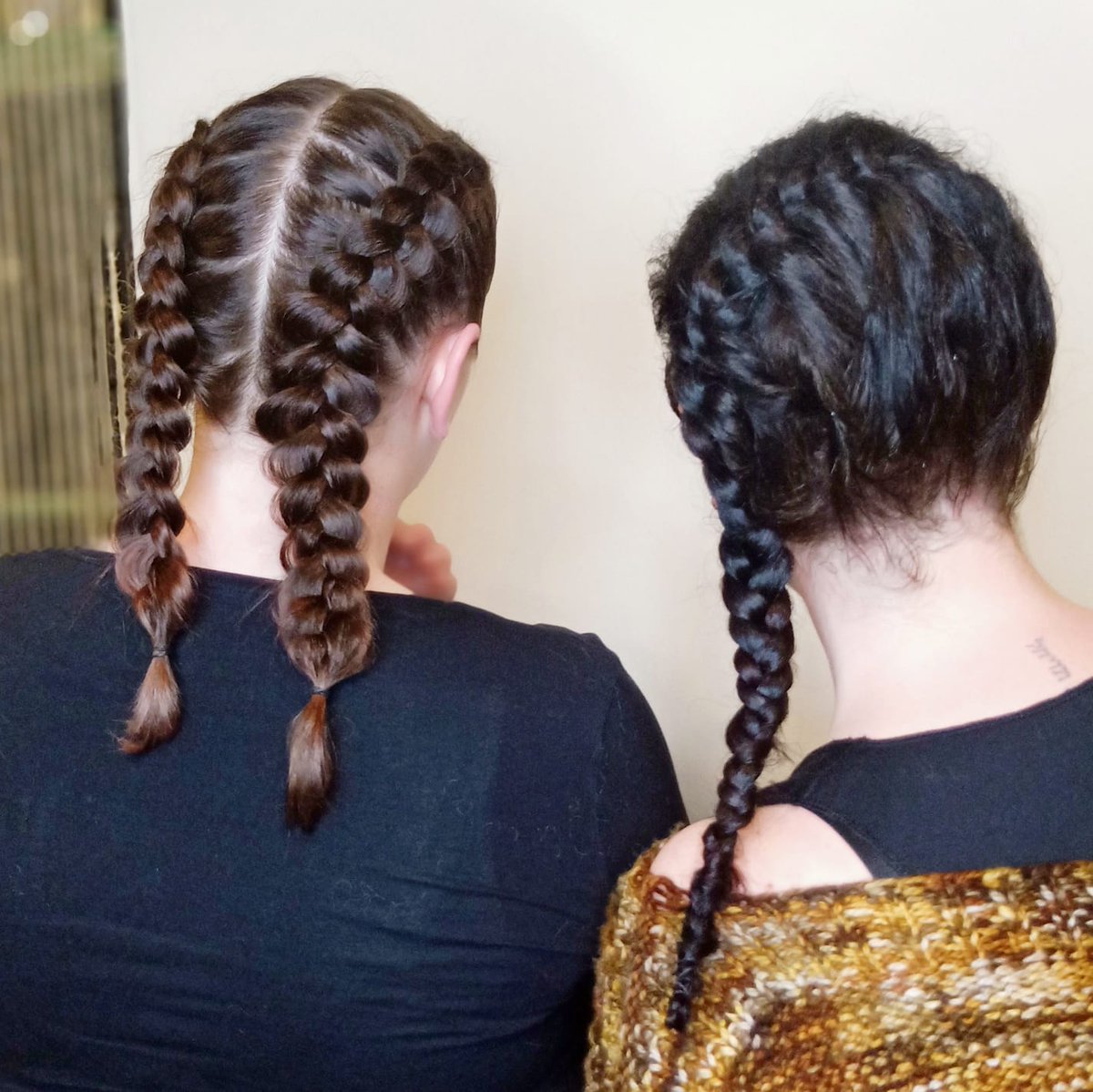 WapamBcn's tweet image. Peinados que siempre están de moda 😉
#BoxerBraids
Os esperamos en 📍 C/ Girona, 152 de Barcelona. 
WhatsApp 📲 689 307 076 
#AvedaSpain #AvedaArtist