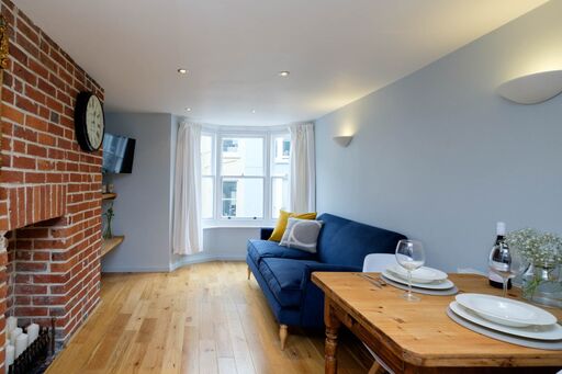 airhostforyou's tweet photo. This beautiful 1 bed apartment is in a superb location - minutes from the sea. https://t.co/4Jn5f7Gd8h  #housegoals #interiors #design #airbnb #airbnbhost #airbnbstays #shortlet #lettings #property #rental #investment #interiordesign #brighton #kemptown #brightonandhove #airhost https://t.co/Qw80jMRKSj