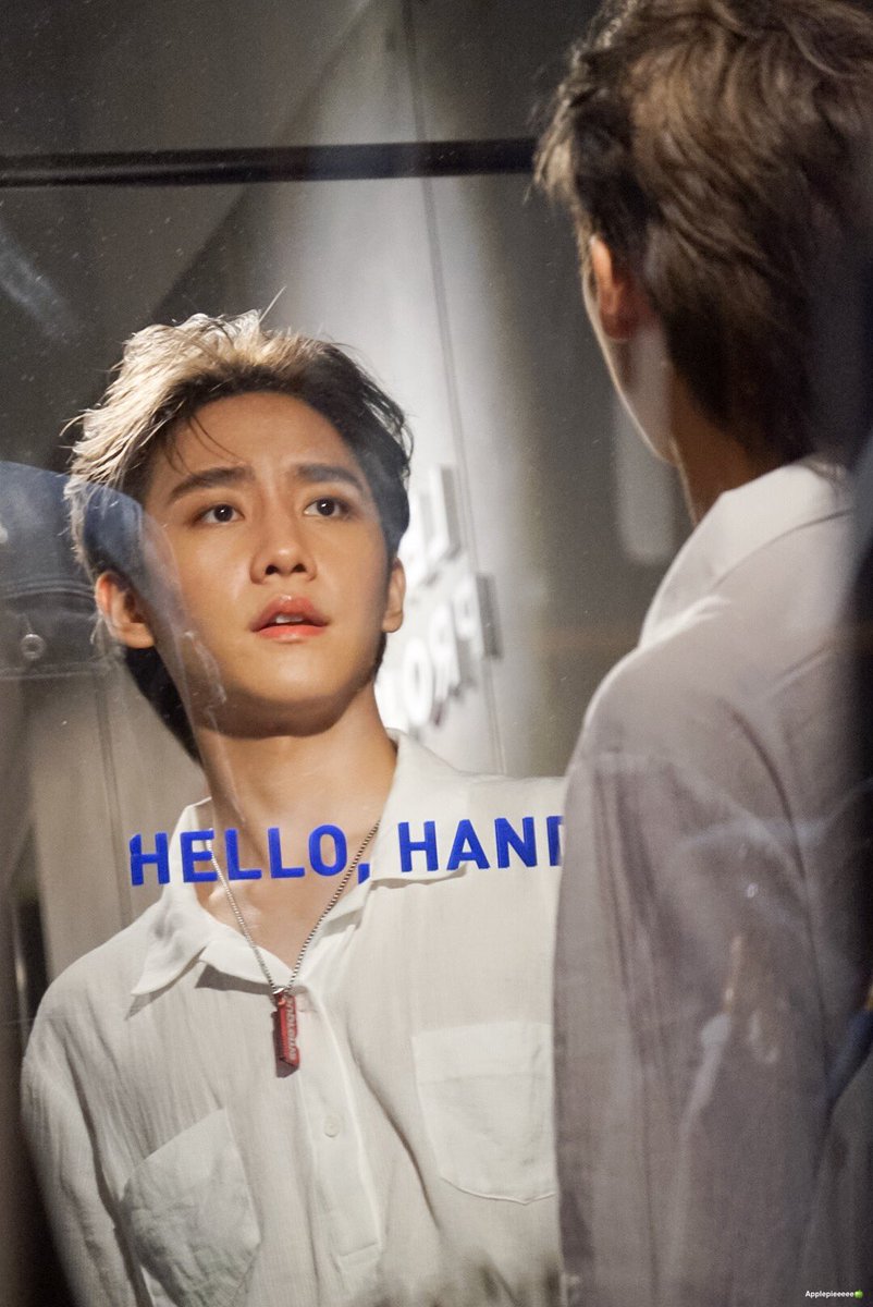 APLEPIEEEEE's tweet photo. นี่แค่ส่องกระจกเองอ่ะ หล่อสยามแตกแล้ว 😭 

@Mmarksiwat 
#Marksiwat 
#หัวใจศิวัช 
#AbsoluteSiamStore 
#AbsoluteSiamStoreGrandOpening https://t.co/jkdn4rZSkR
