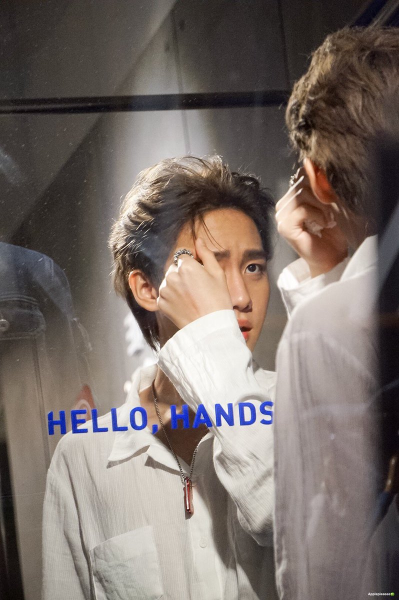 APLEPIEEEEE's tweet photo. นี่แค่ส่องกระจกเองอ่ะ หล่อสยามแตกแล้ว 😭 

@Mmarksiwat 
#Marksiwat 
#หัวใจศิวัช 
#AbsoluteSiamStore 
#AbsoluteSiamStoreGrandOpening https://t.co/jkdn4rZSkR