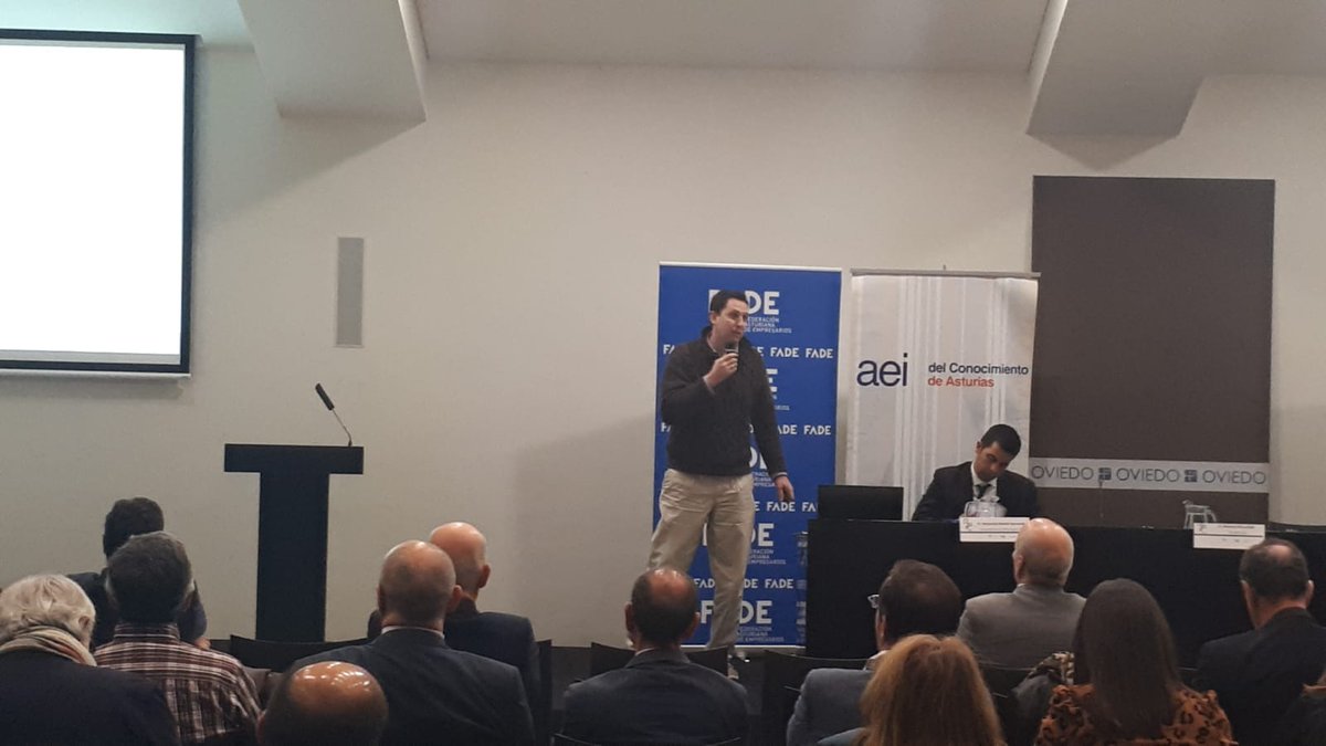 FundacionFaen's tweet photo. Jesús @IZERTIS en nombre de David Gómez #TuCycle en el Congreso #MobileBusiness https://t.co/lgFuOXybXg