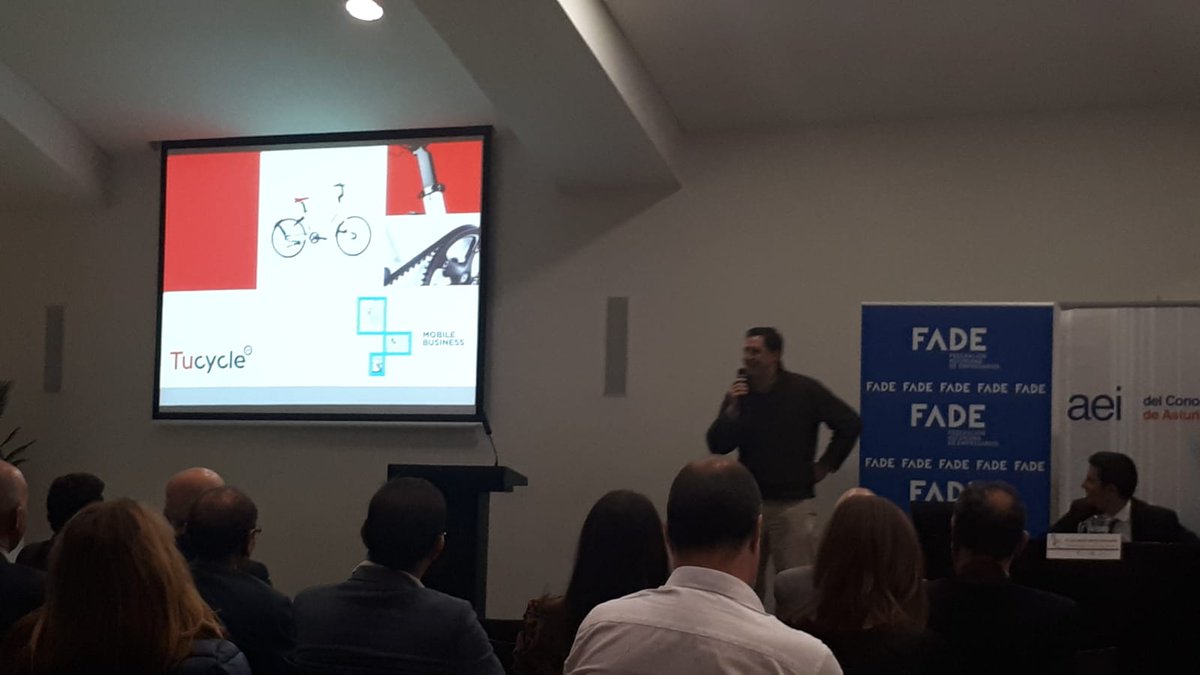 FundacionFaen's tweet photo. Jesús @IZERTIS en nombre de David Gómez #TuCycle en el Congreso #MobileBusiness https://t.co/lgFuOXybXg