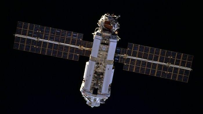 esa's tweet photo. 20 memorable moments on the International @Space_Station to mark 20 years of humankind's most ambitious orbital outpost #SpaceStation20th
https://t.co/KH0Nh0zPhc https://t.co/cHNQpW3z7m