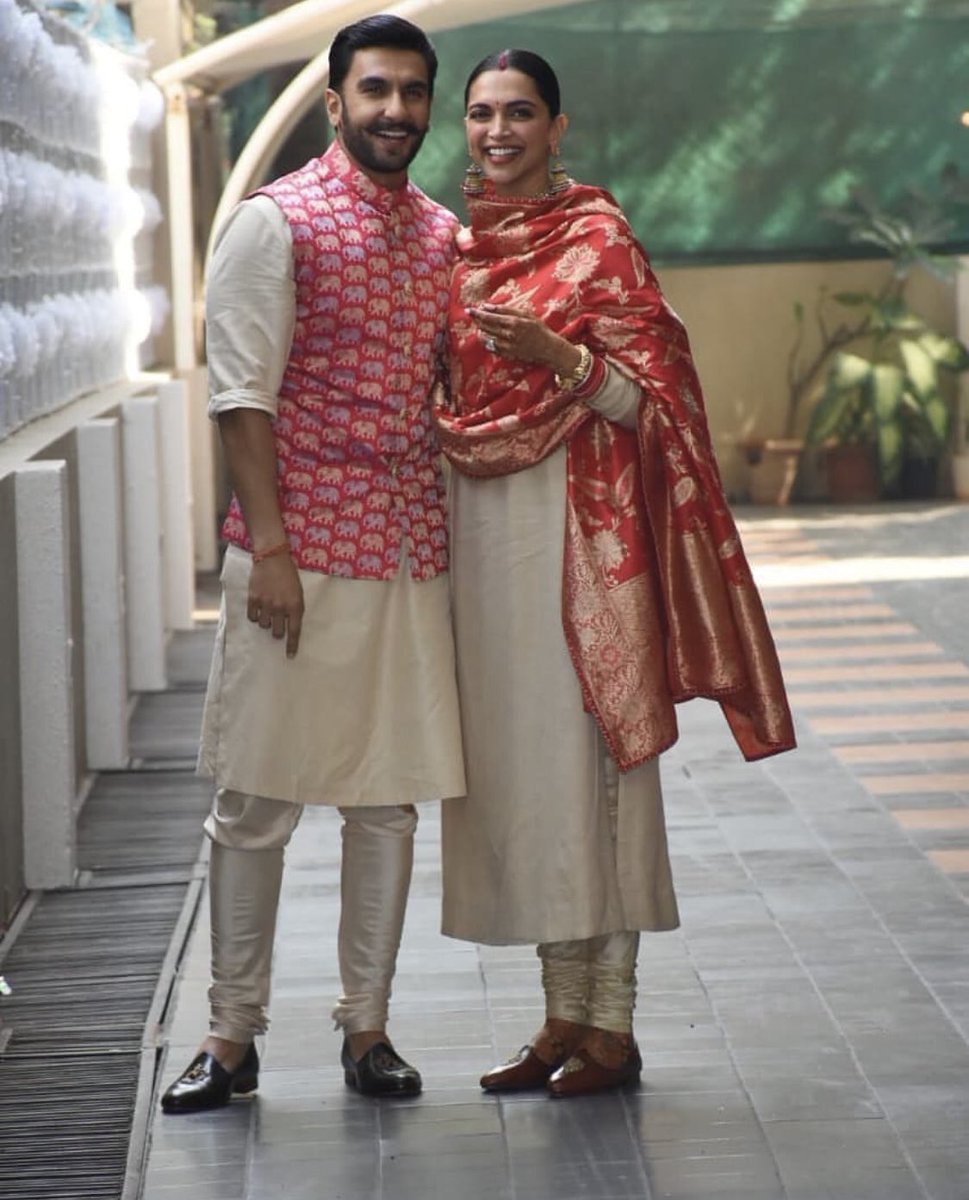 Deepika Fc Japan ディーピカ ランヴィール 結婚 バンガロールのレセプションでのふたり 見つめ合う姿が微笑ましいです
