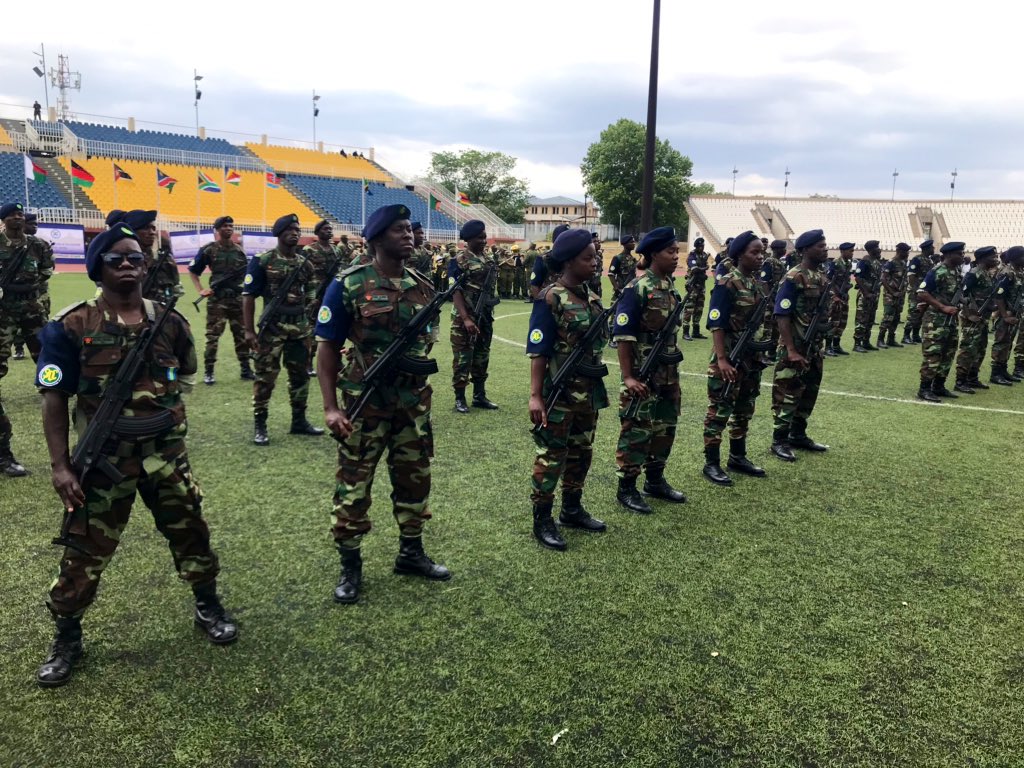 ntateRaps's tweet photo. #SAPMIL ends their mission in Lesotho today after being deployed for 11months. #Tom_Thabane applauds excellent work done by the #SAPMI standby force for bringing Lesotho to stability. @AfricanPerspec1 @TheGlobe_404 @SABCNewsOnline https://t.co/VFHgEaLKr2