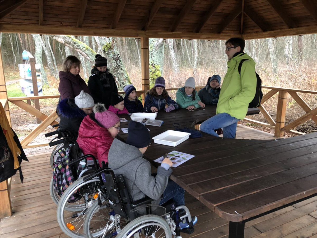 's tweet image. Group of children 👦👧 with disabilities participated in the 1st experimental outdoor 🎒 lesson in the national park @park_kosa on November 15. On the King's Forest 🍁 tourist route they were introduced to the unique nature 🦊🐗 of the #CuronianSpit