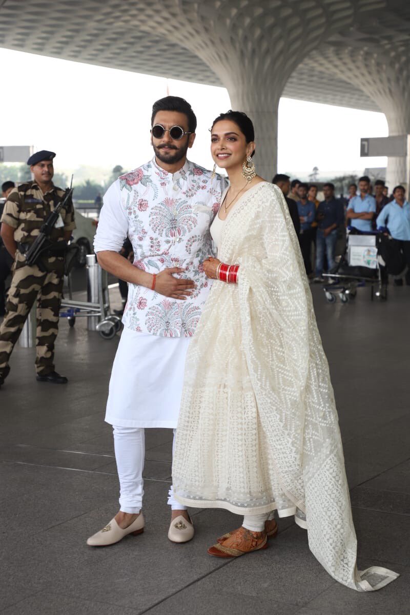 Deepika Fc Japan ディーピカ ランヴィール 結婚 バンガロールのレセプションでのふたり 見つめ合う姿が微笑ましいです