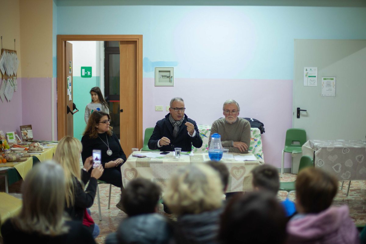 naturalmensa's tweet photo. 📌L'obiettivo dell'incontro di ieri, che rientra tra le nostre attività per la Settimana Europea per la Riduzione dei Rifiuti, è stato quello di raccomandare alle famiglie l’attenzione agli sprechi come un bagaglio ‘culturale’.
👉🏼https://t.co/dCy3wjNhPa
#SERR2018 #NaturalMensa https://t.co/EVii334bpJ