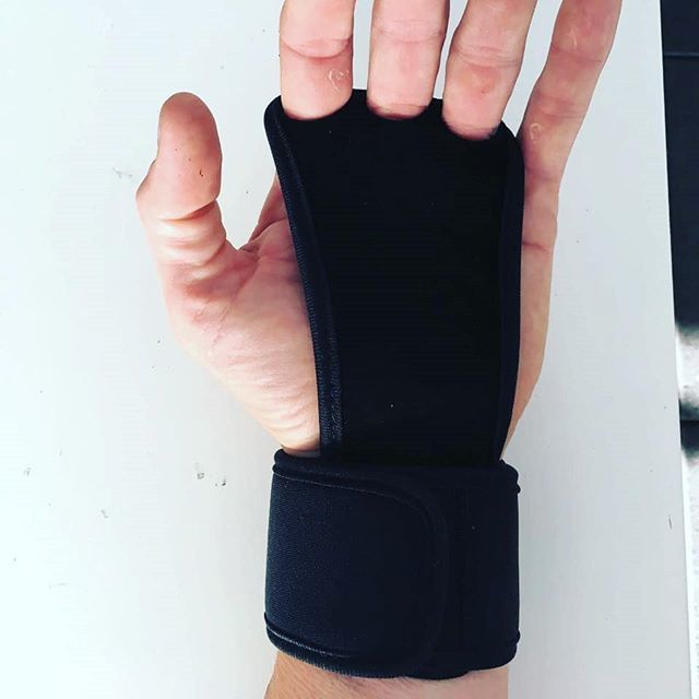 chinkypinky2's tweet photo. Weight lifting hand grips #gloves for #gym #bodybuilding #weightlifting we are makers and #traders #trading gloves #gymgear from #Pakistan to #europe #usa https://t.co/f9TNMxbYvq https://t.co/nCzB3ayptv