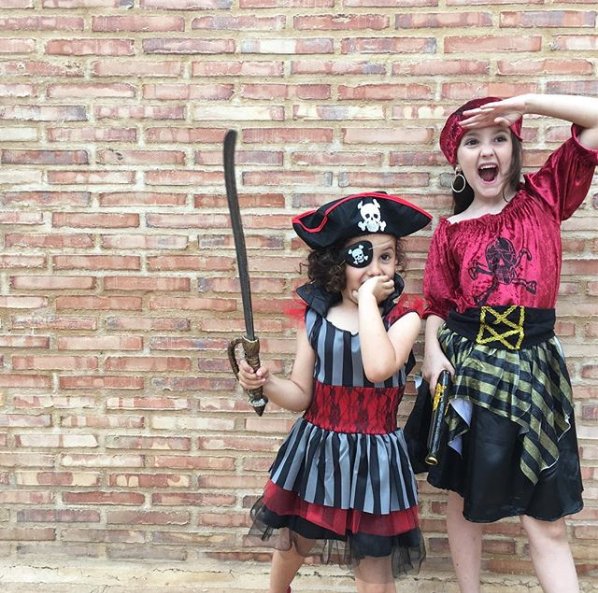 VegaooNL's tweet photo. De meest schattige piraten zusjes van de 7 zeeën! Te vinden op onze site, onder het Piraten thema ;)

@mi_chupete_favorito

#vegaoonl #piraten #cute #verkleedkleding #carnaval https://t.co/5wtEg80fio