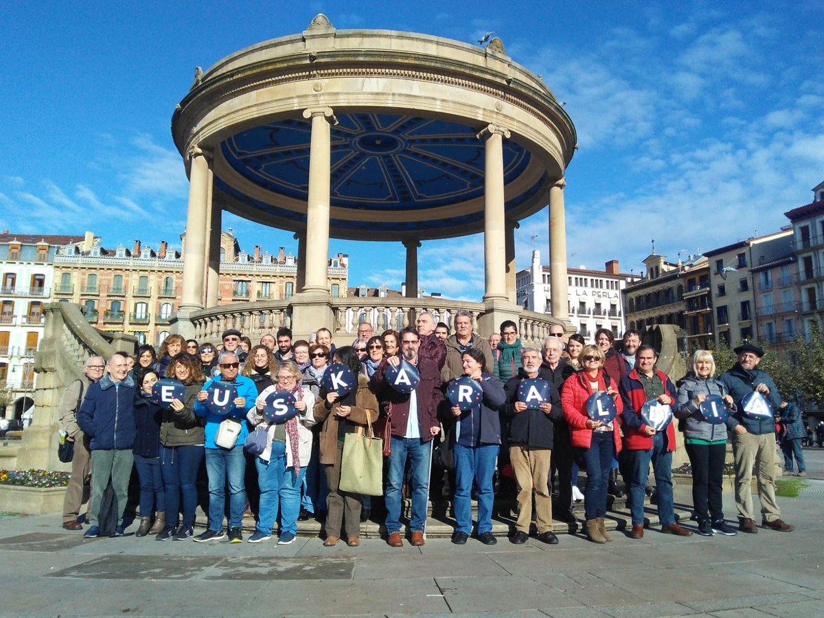 Arturo Campion euskaltegiko ikasle eta irakasleok Euskaraldiarekin bat eginen dugu!!!