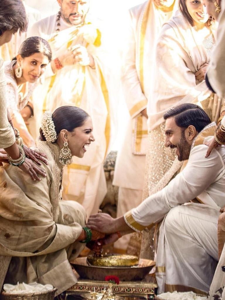 Deepika S Arab World On Twitter ديبيكا بادكون ورانفير سينغ في حفل زفافهم