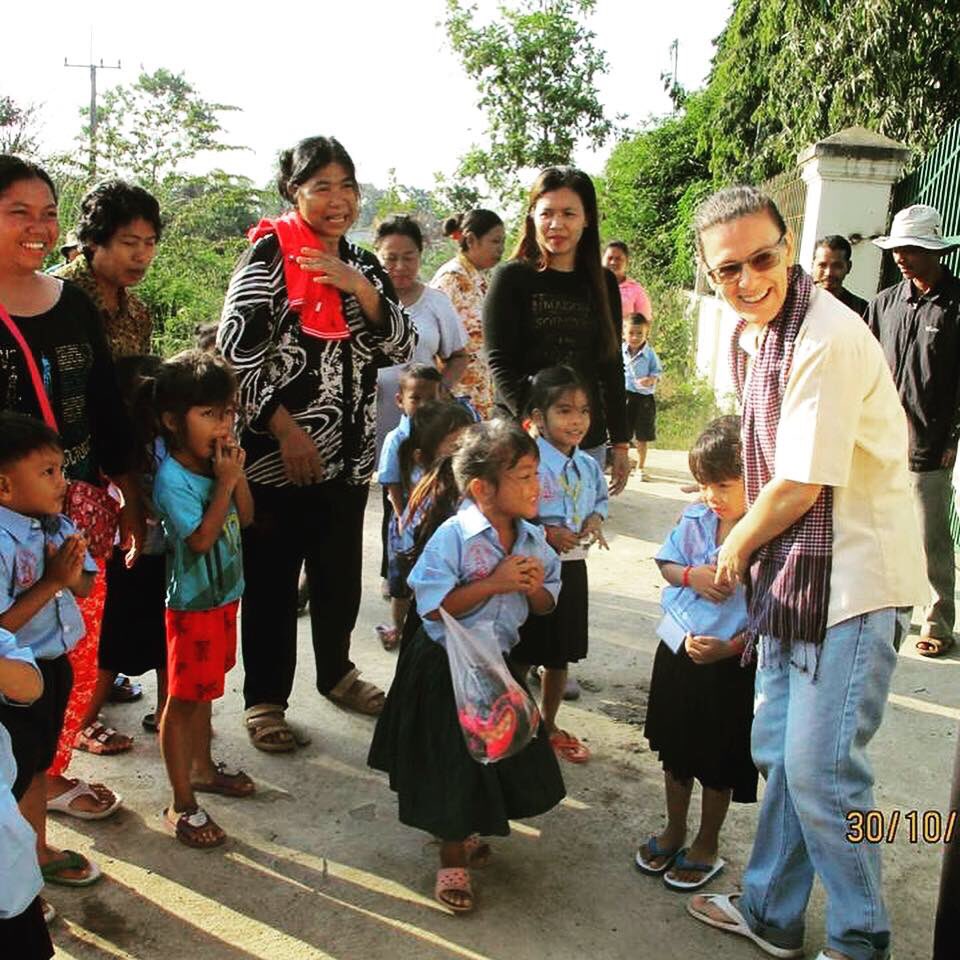 FundacionMAGA's tweet photo. Los primeros días de escuela en el Kindergarden de Poipet #Camboya comenzaron a finales de octubre para los niños/as de primer curso. 
Las profesoras y las hermanas ayudaron a que la adaptación fuera más fácil, y por lo que vemos en las fotos parece que así fue. 
👧🏽🧒🏽 🎒 📚 https://t.co/rahIxNvHe8