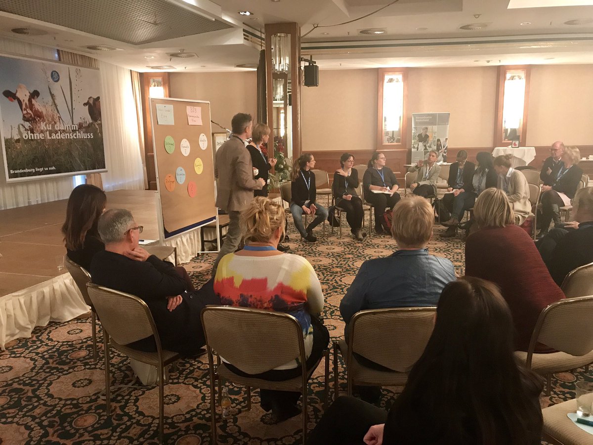 tnwbbl's tweet photo. Quo vadis Brandenburgischer Tourismustag? Wer braucht ihn? Stimmt das Format noch? Diskussion beim #Barcamp auf dem #btt18. https://t.co/Os9aoQGQlJ