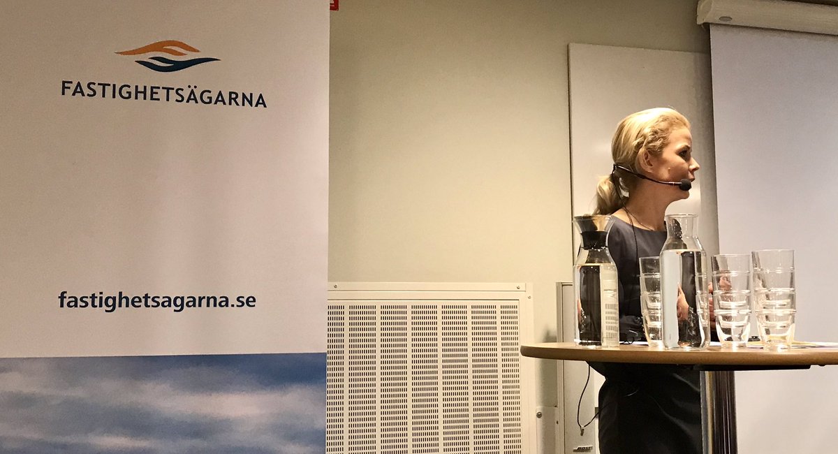 SveFast's tweet photo. @akjerlmyr pratar om att BIDs och platssamverkan ska öka i Stockholm hos @SveFast. Först ut är Medborgarplatsen. Även ytterstaden ska få en ny BID. #bids #urbpol https://t.co/cBOUpnsCH6
