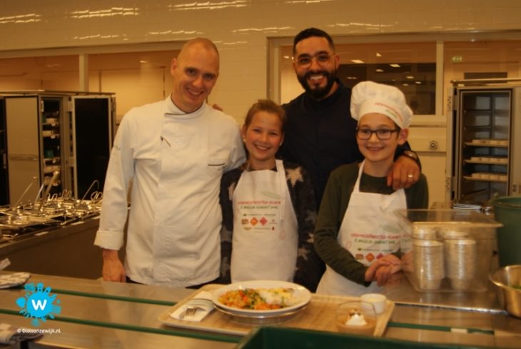 Tom en Jolijn Thijssen: koken in het <a href="/elkerliek/">Elkerliek ziekenhuis</a> is gaaf 
Aanwezig waren de souschef van het Elkerliek, Boris Hofland, de bekende televisie kok <a href="/MounirToub/">Mounir Toub</a> 

👉nieuws.ditisonzewijk.nl/tom-en-jolijn-…

#Helmond #Ditisonzewijk