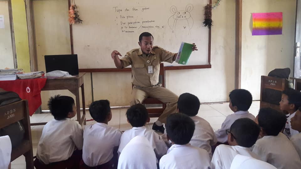 Program PINTAR menjangkau 5 provinsi di Indonesia, yaitu Sumatera Utara, Jambi, Riau, Jawa Tengah, dan Kalimantan Timur. Program ini mendorong terciptanya lingkungan pembelajaran yang aktif dikelas ow.ly/5sXN30mFeiy