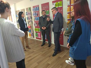 FCBDeputeduCher's tweet photo. En visite à l’agence Pôle emploi de #Bourges Baudens, avec Aline BARBOSA Directrice et Monsieur FATTA, Directeur territorial adjoint. #RechercheEmploi #ServiceCivique #Bourges #Dep18 #DéputédeTerrain 1/2 https://t.co/RSXCvJYiPw