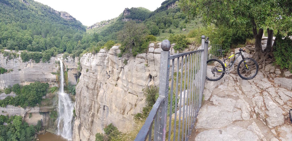 muntanyaimeteo's tweet image. Aquests dies de pluja #Rupit i tot el #Collsacabra està resultant ser una de les zones per visitar més espectaculars del país. Aquí teniu una ruta preciosa per gaudir-ho:
muntanyaimeteorologia.blogspot.com/2018/11/rupit-…