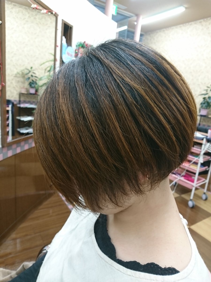 オルガン フォーヘアー オルガンフォーヘアー ショートレイヤーボブ 毛量多めの方 必見 実は内側めっちゃ 刈り上げてます 乾くの早く スタイリング簡単で スタイル長持ちです サイドからがっかり3ミリバリカン入ってます でも隠れて全然