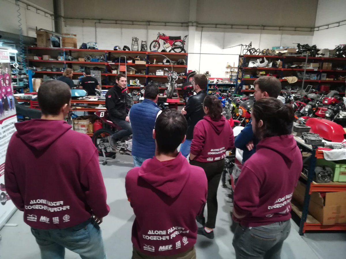 etseib_racing's tweet photo. Visita i entrevista a taller de @guzzimotobox + xerrada a @Institut_Ebre + entrevista a la ràdio a @La_SER = un dia complet!
#ER18 @MotoStudent @AragonMotorLand #TheRaceOfEngineers #alonefastertogetherfurther https://t.co/fgqaeyFfKD