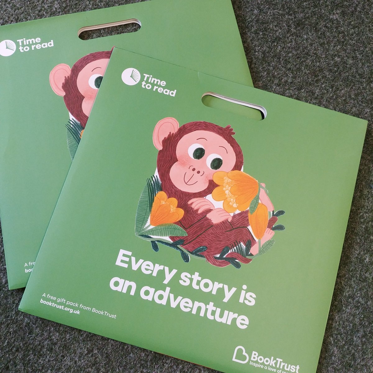 SoTLibraries's tweet image. Librarian Amy is heading out to #HeronCrossPrimary this afternoon to gift free @Booktrust #TimeToRead books to reception children. #Ourday #LoveLibraries #LoveReading @SoTCityCouncil #littlemonkey #librarian