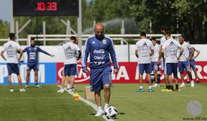 InterfutbolN's tweet photo. АРГЕНТИНА ТЕРМАСИ СОБИҚ БОШ МУРАББИЙИ ОСИЁДА ИШ БОШЛАШИ МУМКИН
👉 https://t.co/B3cE2l0AOw
https://t.co/4JEtsgstAE https://t.co/FLqhp5nd0U
