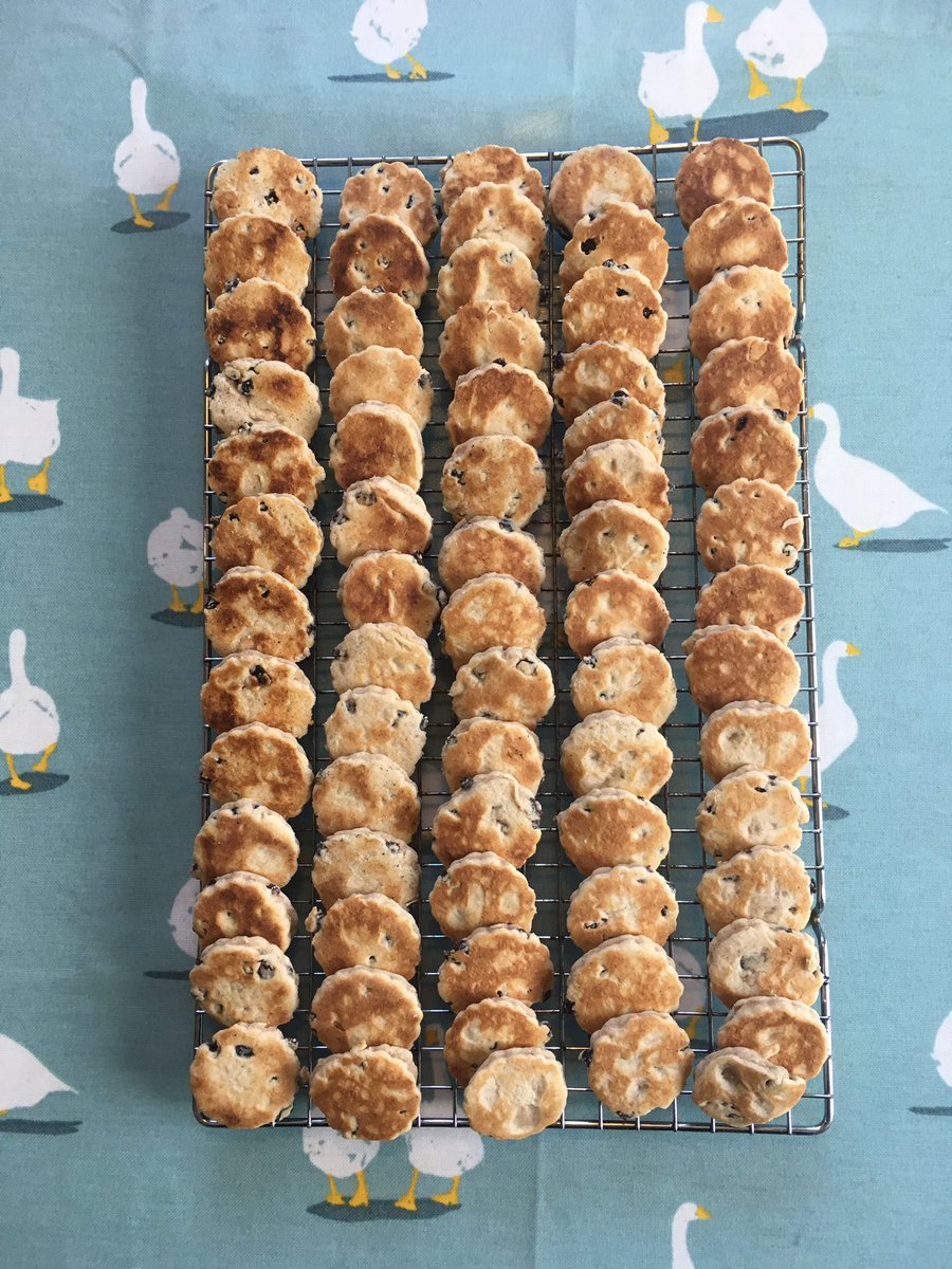 theacornhut's tweet photo. I’m consistent if nothing else.... I’ve over cooked every single last welsh cake. With my daughter at school, I had no one around to remind me to pay attention &amp; turn them! #burntcakes #welshcakes #iblametheaga #noconcentration #easilydistracted https://t.co/LpG12mZHav