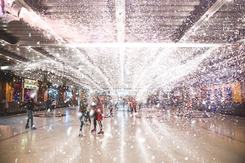 theresidentmag's tweet photo. 13 festive places to go #IceSkating in London, from dinky rooftop rinks to icy alfresco wonderlands and indoor rinks with guaranteed snow ⛸️❄️>>> https://t.co/zMRXKixRTh https://t.co/vDoonrQ8V2