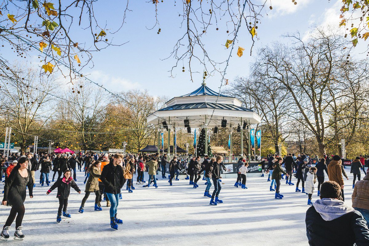 theresidentmag's tweet photo. 13 festive places to go #IceSkating in London, from dinky rooftop rinks to icy alfresco wonderlands and indoor rinks with guaranteed snow ⛸️❄️>>> https://t.co/zMRXKixRTh https://t.co/vDoonrQ8V2