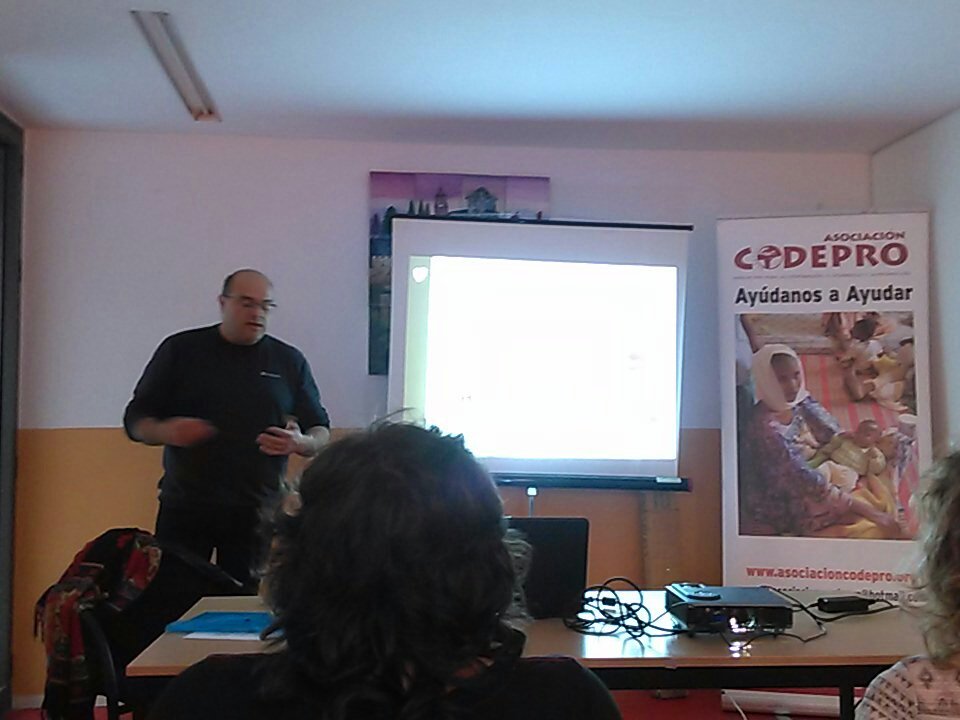 _codepro's tweet photo. Acaba de empezar la charla de José Ramón,explicando la iniciativa de #AceiteSolidario. Nuevas formas de generar recursos a ONG
#cooperacion https://t.co/tEmDXr1Ss3
