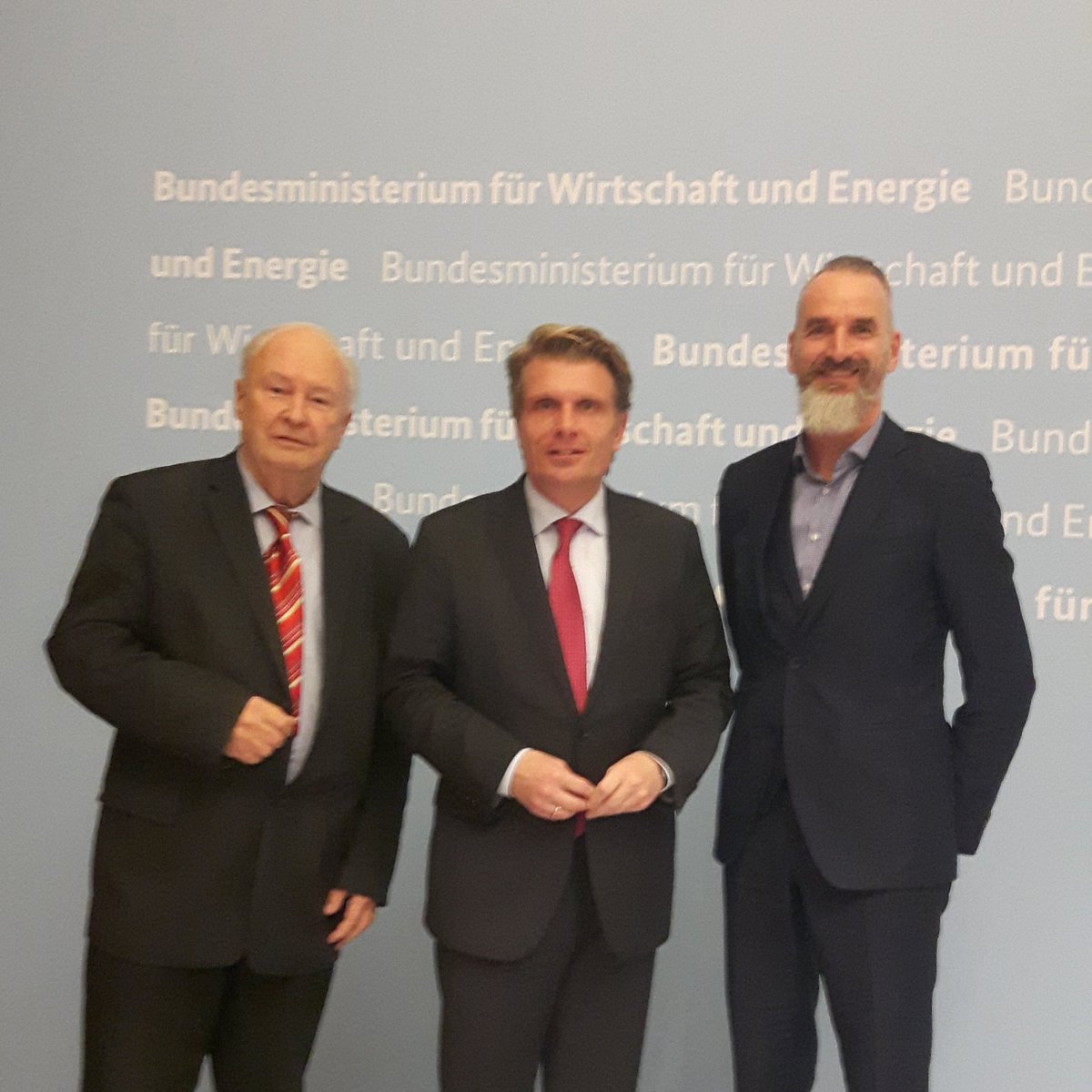 BMWE_'s tweet photo. Interessanter Austausch im @BMWi_Bund: Der Tourismusbeauftragte der Bundesregierung PStS @Thomas_Bareiss sprach mit Vertretern der Reisejournalisten-Vereinigung #CTOUR zu aktuellen Themen rund um die #Tourismusbranche. https://t.co/d43vroKXXo