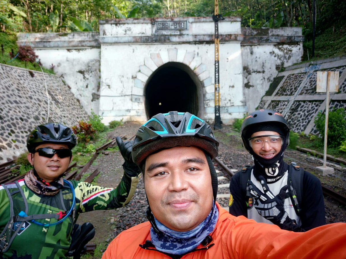 FallahHendra's tweet photo. 3G Hari ini di Stasiun Lampegan , Perbatasan Sukabumi Cianjur ... https://t.co/fMJR7BaX11