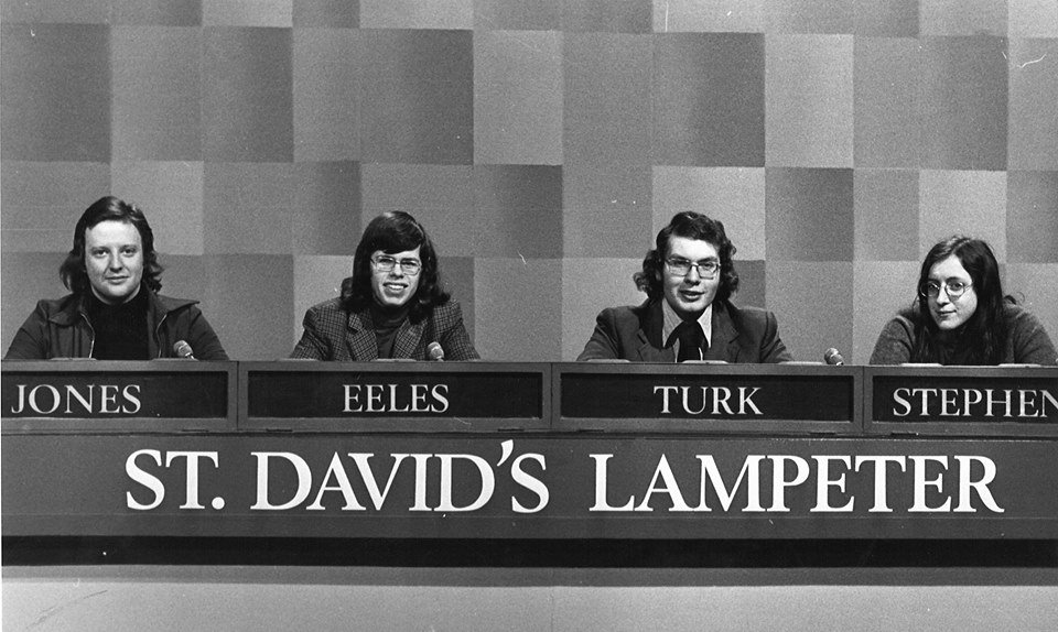 UWTSDLib's tweet photo. Today’s #ExploreArchives theme is #HairyArchives! Looking for a fashionable retro hairstyle💇‍♂️💇‍♀️? Look no further! Check out this photo of St David’s Lampeter University Challenge team!  https://t.co/bWnZXrw4nk