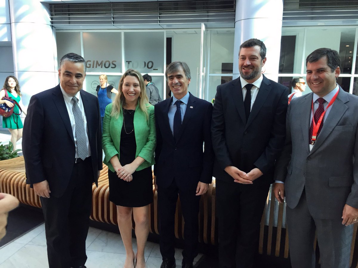 Corfo's tweet photo. Comenzamos el 7mo Encuentro #ChileCTYE que busca vincular al ecosistema de la #Ciencia e #Innovación con el sector productivo del país.  Síguelo vía streaming en este enlace  ▶️ https://t.co/p2NilQV1OQ https://t.co/XOKlLRPPgP