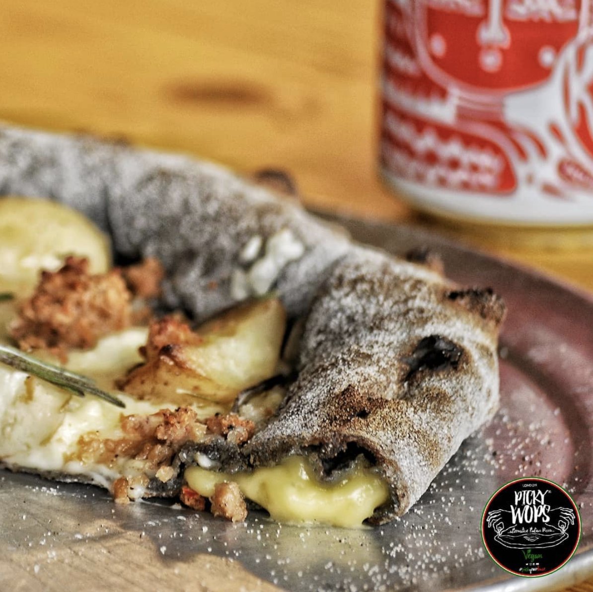 peckhamlevels's tweet photo. You can always rely on @PickyWops to deliver the vegan pizza goods on a chilly lunchtime. Check out their coconut smoky cheese-stuffed crust! π€€
#veganpizza #pickywops #peckhamlevels https://t.co/kCWQW9VVNF