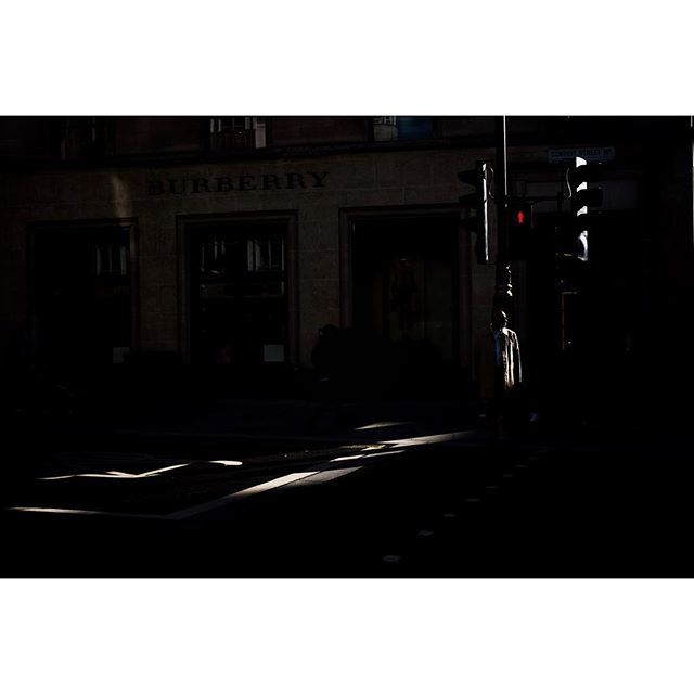 huwjohnpics's tweet photo. Red man waiting in the shadows, with @mattu1 .
.
.
#streetsacademy #today_street #streetscenesmag #timeless_streets #streetclassics #streets_storytelling #storyofthestreet #eyeshotmag #leicacamera #leicauk #fivesixmag #canpubphoto #myfeatureshoot #spicol… https://t.co/GCSIimlgWb https://t.co/vGOf4xFK2E