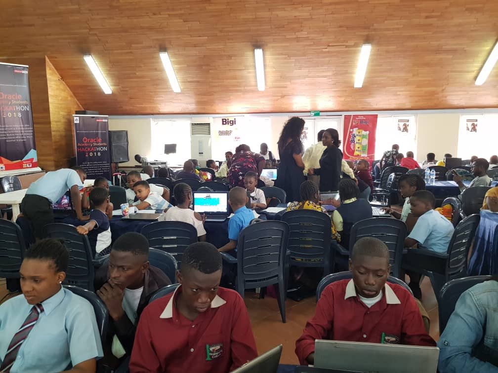 shephunmie's tweet image. Students from different Schools are teamed to form a group! Also sponsored by @MTNNG #MPulse and @bayosanni 
#LearnandCode #TechforCollaboration