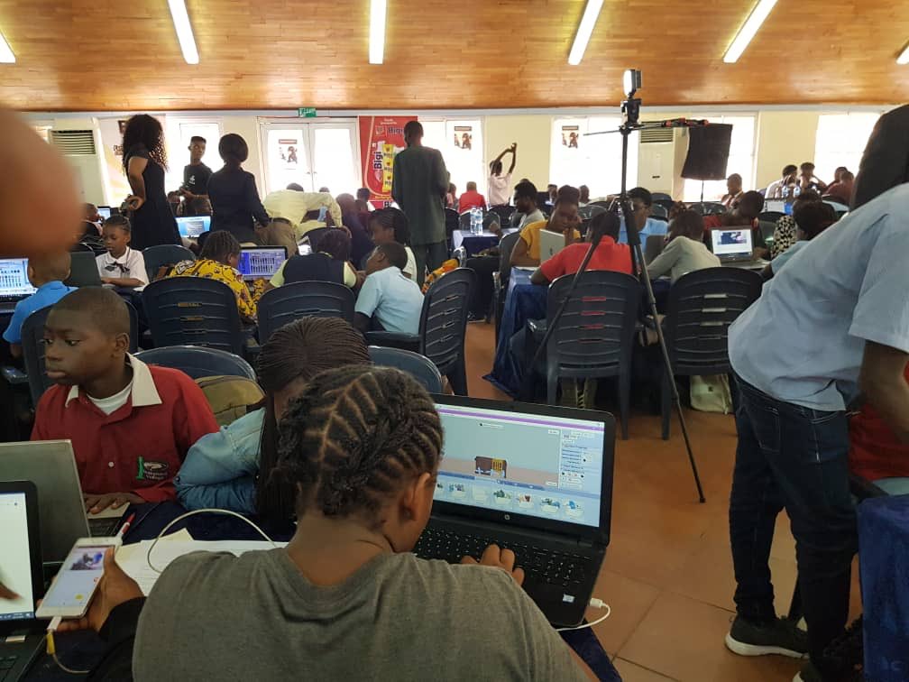 shephunmie's tweet image. Students from different Schools are teamed to form a group! Also sponsored by @MTNNG #MPulse and @bayosanni 
#LearnandCode #TechforCollaboration