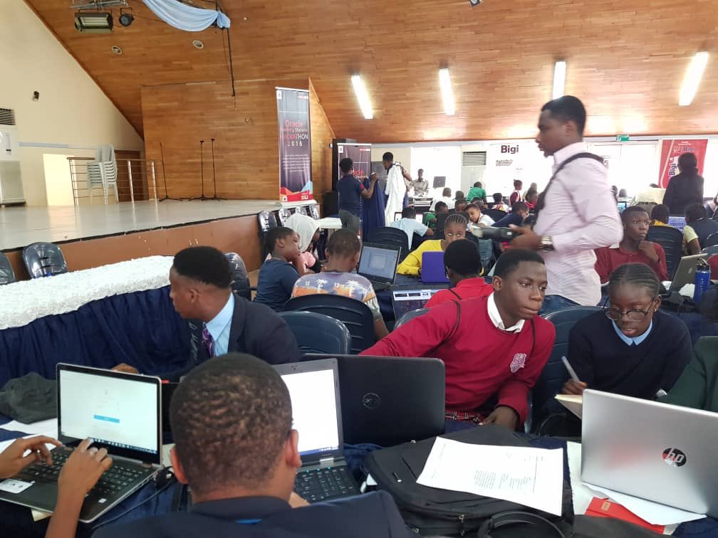 shephunmie's tweet image. Students from different Schools are teamed to form a group! Also sponsored by @MTNNG #MPulse and @bayosanni 
#LearnandCode #TechforCollaboration