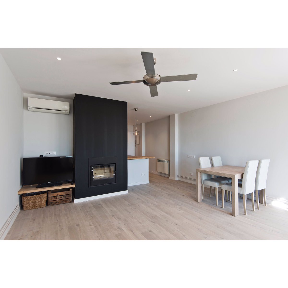 aurumimmobles's tweet photo. Xemeneies centrals en espais oberts . | Chimeneas centrales en espacios abiertos.
#aurumimmobles #arquitectura #arquitecturabarcelona #architecture #construccion #diseño #design #designer #interiordesign #homedesign #interiorinspiration #reformainterior #salon #espaciosabiertos https://t.co/sICHeVpDKo