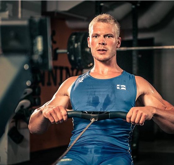 Kuopionkaupunki's tweet photo. #Kuopio'n joulukauden avajaisissa 24.11. tehdään maailmanennätystä! Kuopiolainen olympiasoutaja Joel Naukkarinen aikoo rikkoa sisäsoudun 100 km ME-ajan. Suorituspaikka lajin nimestä huolimatta ulkona SalaCavalan terassilla. Tule kannustamaan! https://t.co/DdMW13tp10 @finnishpair https://t.co/nMUXXjWw0u