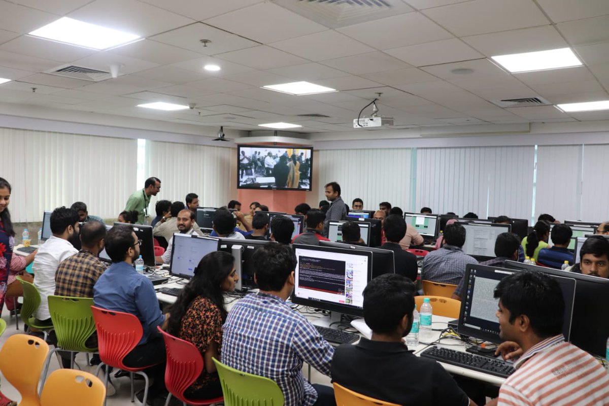 MaitraSananda's tweet photo. #VZhackDbox..Day 2..Hackers at work...Engrossed to reach the tip spot... https://t.co/omeZ3IMCgC