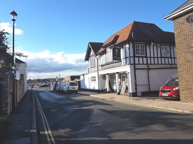 #forsale #IsleofWight Public House. Well established in pretty harbour side town. Attractively presented with interconnecting Bars (50). Sheltered walled Patio (80). Hoe suitable for potential Letting. EPC D.  £125,000 L/H.  (43478)

sidneyphillips.co.uk/business-detai…