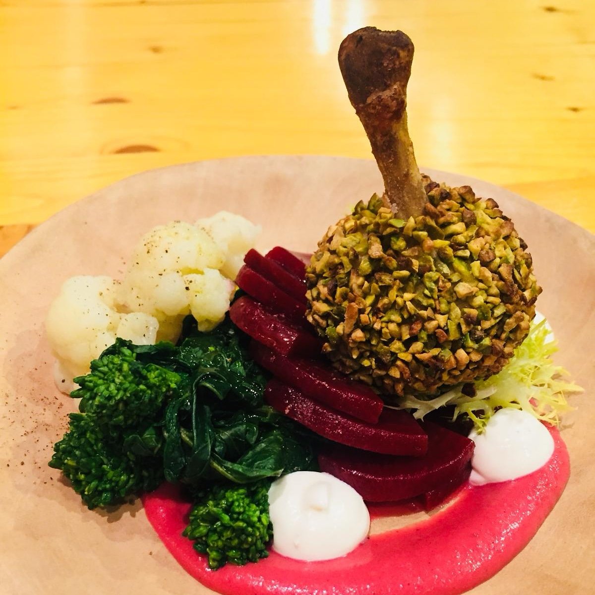 Chef_RM's tweet image. #Pistachio crust #chicken leg with mix #veggies

#robertomaurizio #chef #chefofpalmbeach #palmbeach #palmbeachfoodie #foodporn #italianchef #scalisiproduce #larryklinemeats #vegetables #santambroeus #santambroeuspalmbeach #followme @Sant_Ambroeus @larryklinemeats @scalisiproduce
