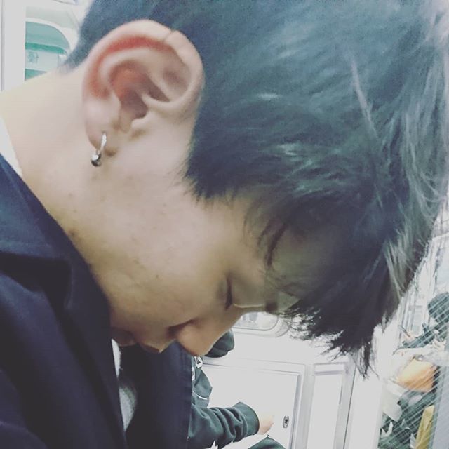 tn13052207's tweet image. 昨日もありがとうございました！

あっくん撃沈。

二日酔いですが
本日もよろしくゼ！

#大阪#ミナミ#北新地#歌舞伎町
#東心斎橋#心斎橋#アメ村
#barbaby#bar#バー#カラオケ#歌
#お酒#シャンパン#アルマンド#ドンペリ
#コカレロ
#あつし
#電池切れ
#撃沈。 ift.tt/2FyrECk