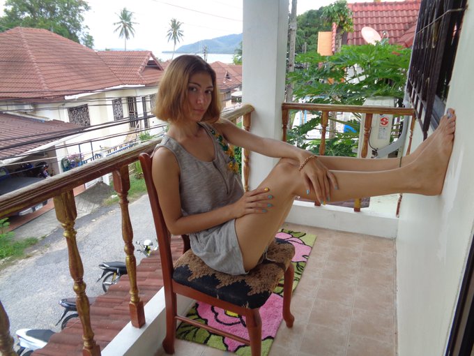 #barefeet #barefoot #feet #footfetish https://t.co/M8LErDXS3l<a href="/tag/barefeet"class="tags">#barefeet</a><a href="/tag/barefoot"class="tags">#barefoot</a><a href="/tag/feet"class="tags">#feet</a><a href="/tag/footfetish"class="tags">#footfetish</a>