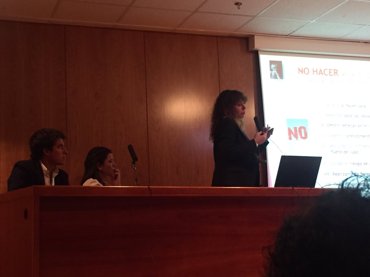 csaludsanjuan's tweet photo. @csaludsanjuan en la #IIJScontralaviolencia aprendiendo que NO hacer en consulta y parte de lesiones, casos clínicos presentados por @futicool, Dra Pax y Dr García Gasco https://t.co/0P05RHribC